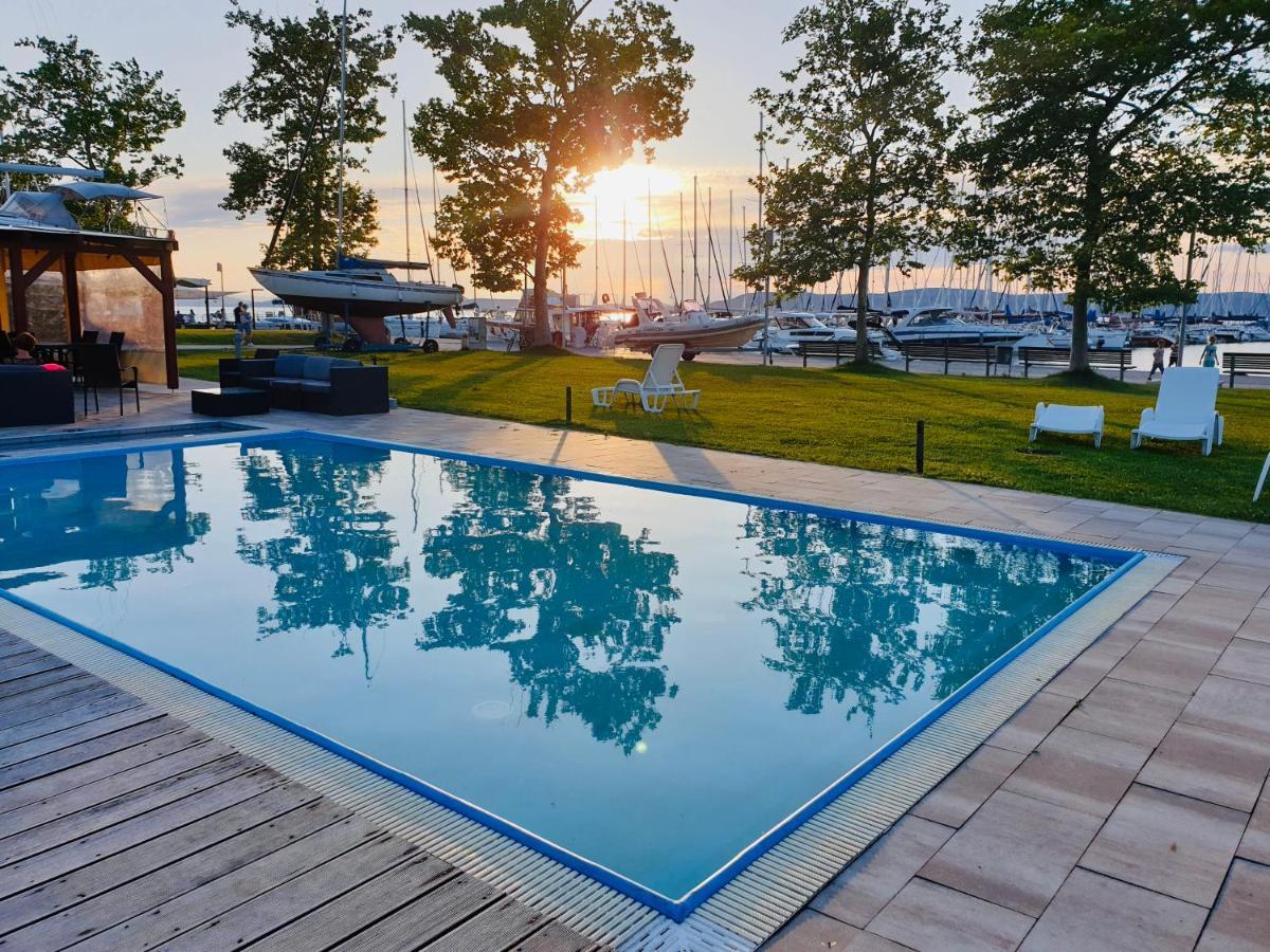 Butique Apartman Balatonlelle Exterior foto